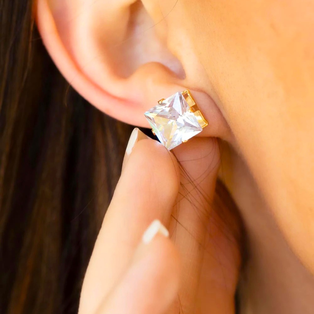 New! Gold Stud Earrings!!